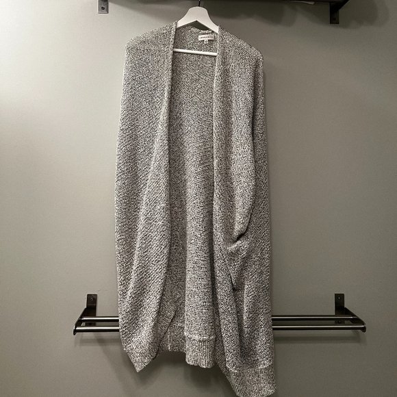 Aritzia Community Iconic Cape Oversized Cardigan Knit Sweater Women’s Size XXS - Picture 4 of 9